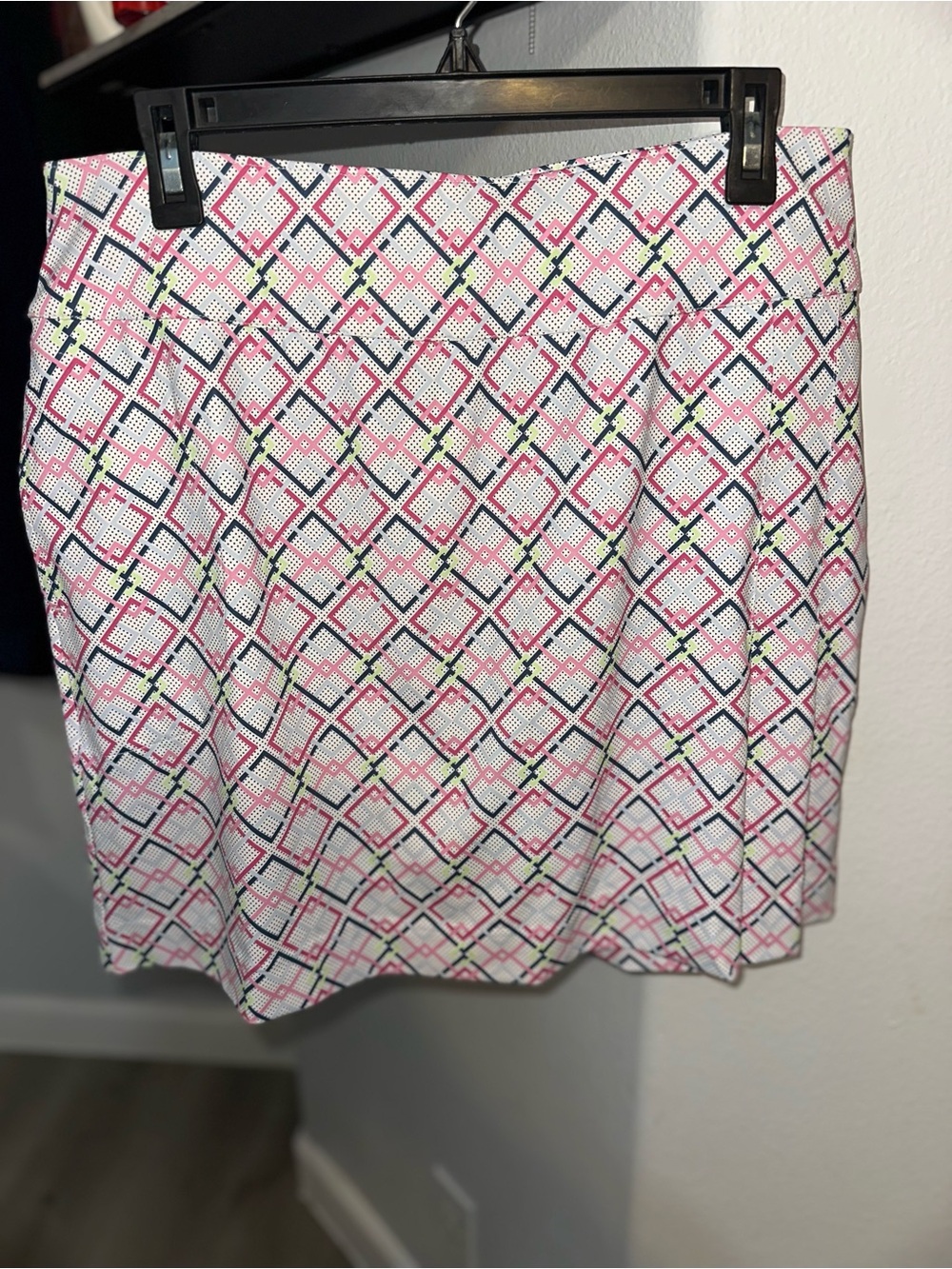 Fairway & Greene Geometric Print Pink and White Women's Golf Skirt UPF 50+